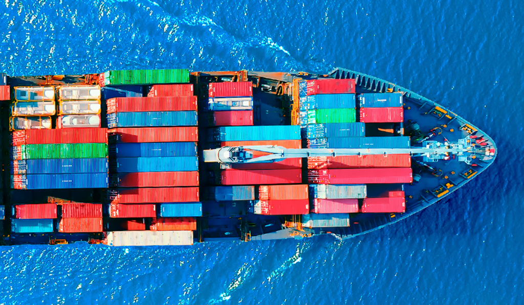 Navio fazendo importação por Conta e Ordem, com segurança e economia para os negócios